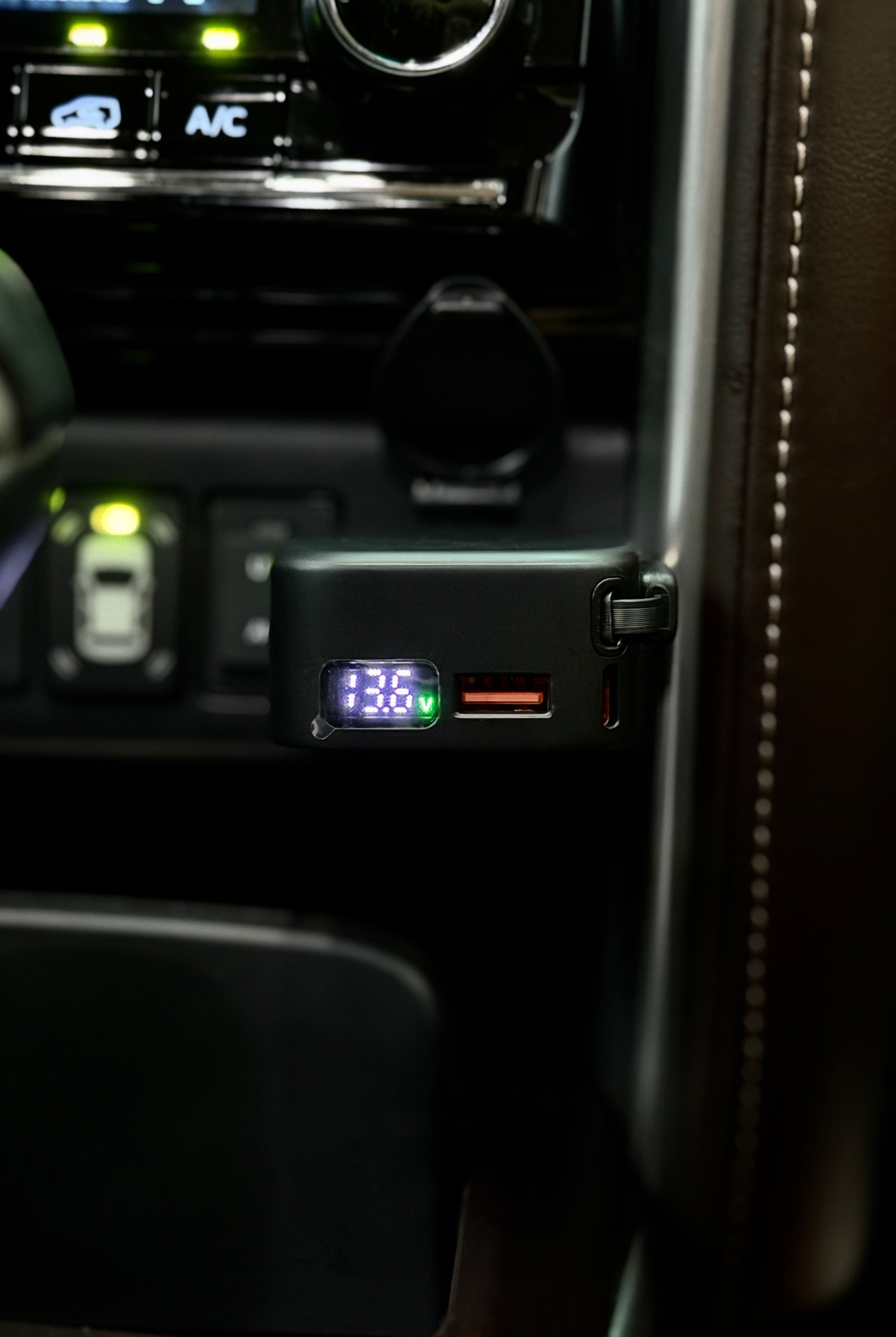 Mcdodo FreeGo Pro 93w LED Display Car Charger