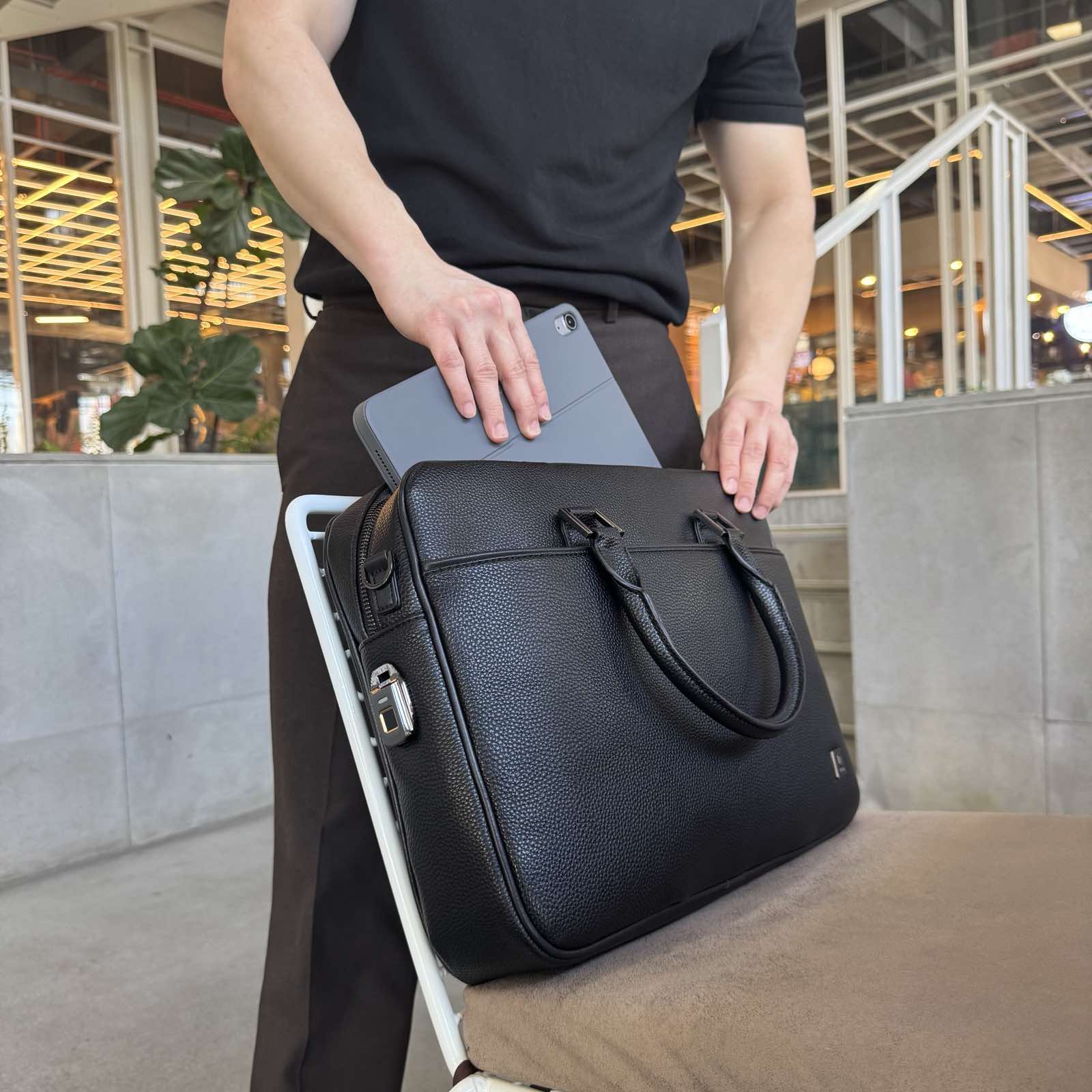 Wiwu Master Fingerprint Lock Briefcase