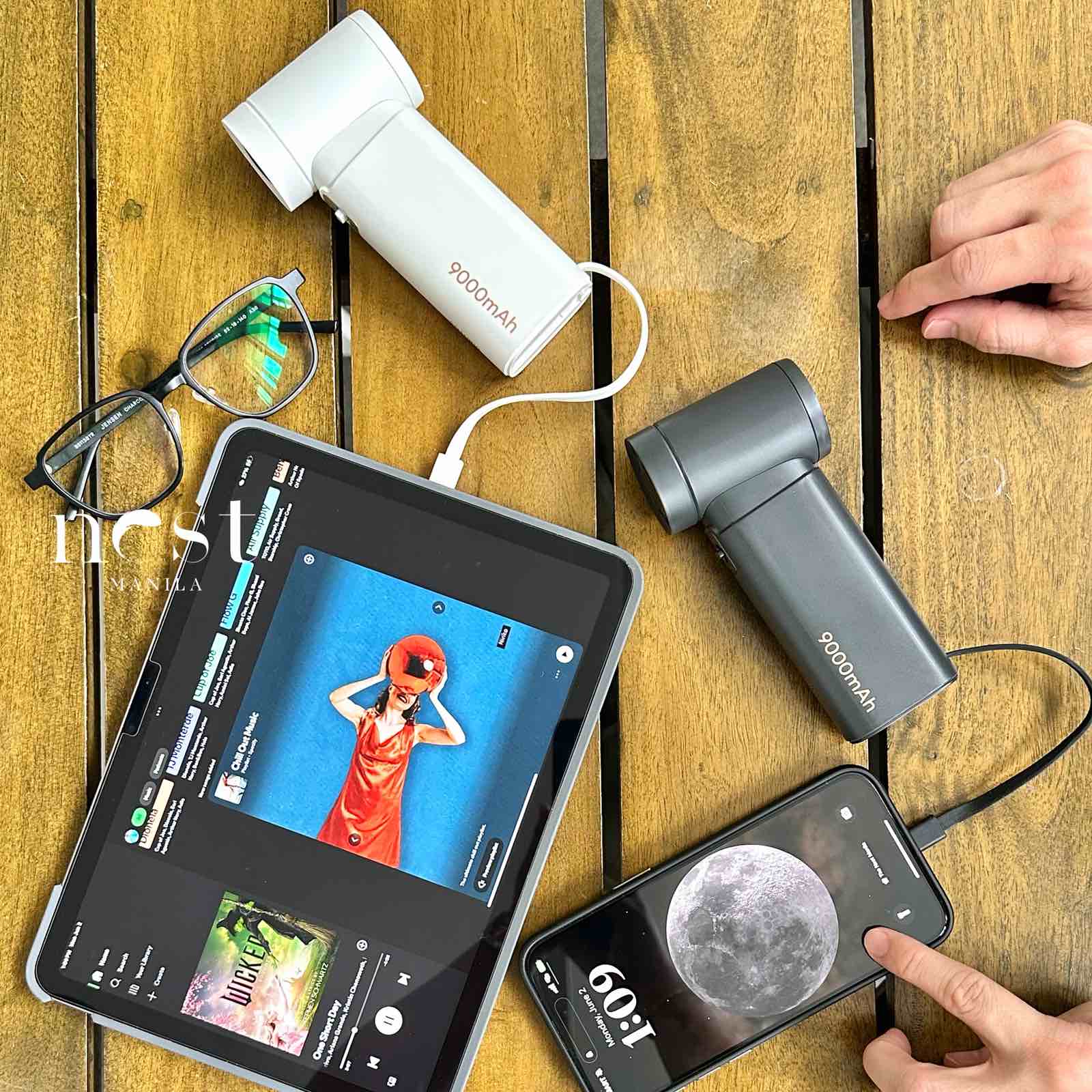 Sothing Engine Power Handheld Fan and Power Bank