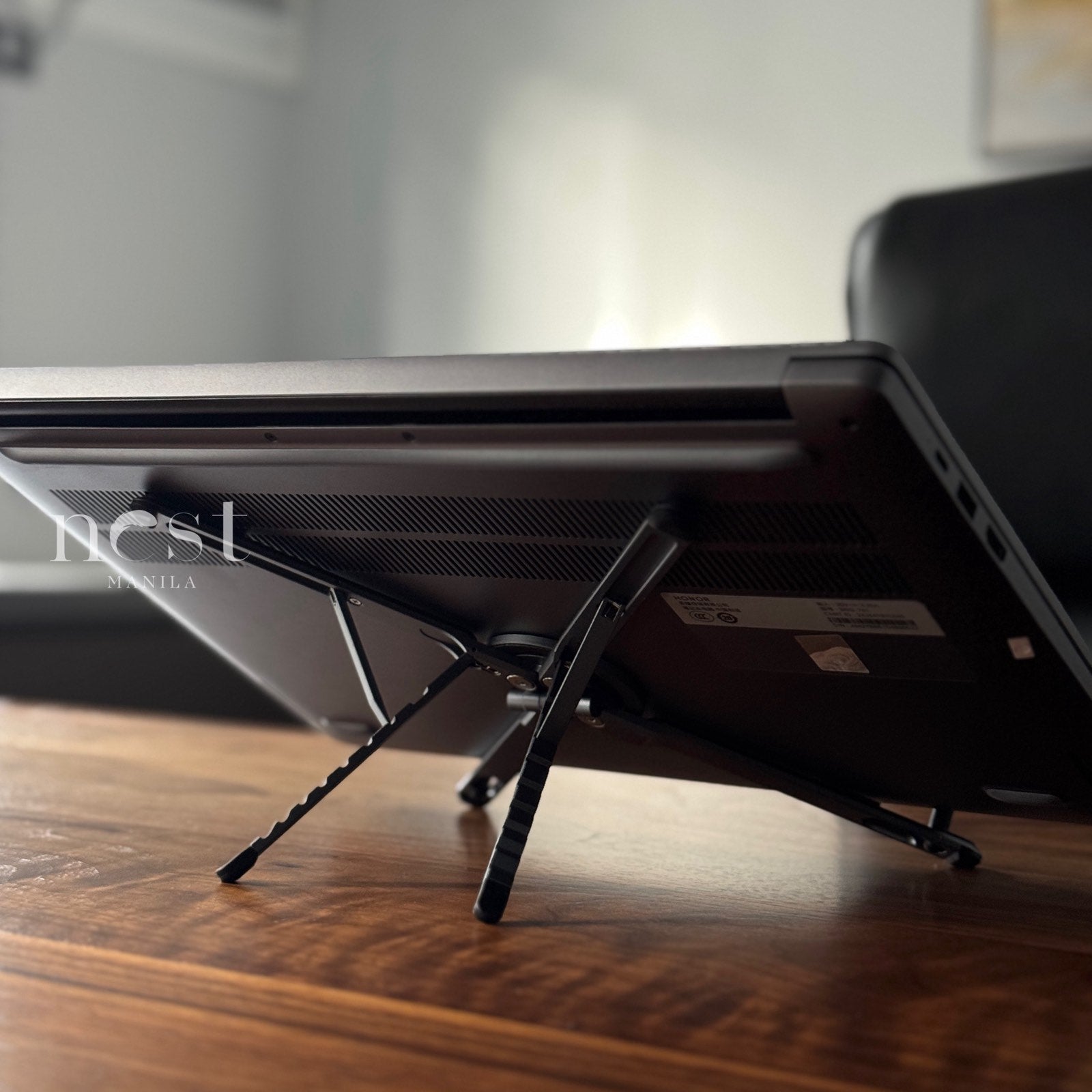 E05 5-in-1 Travel Portable Stand