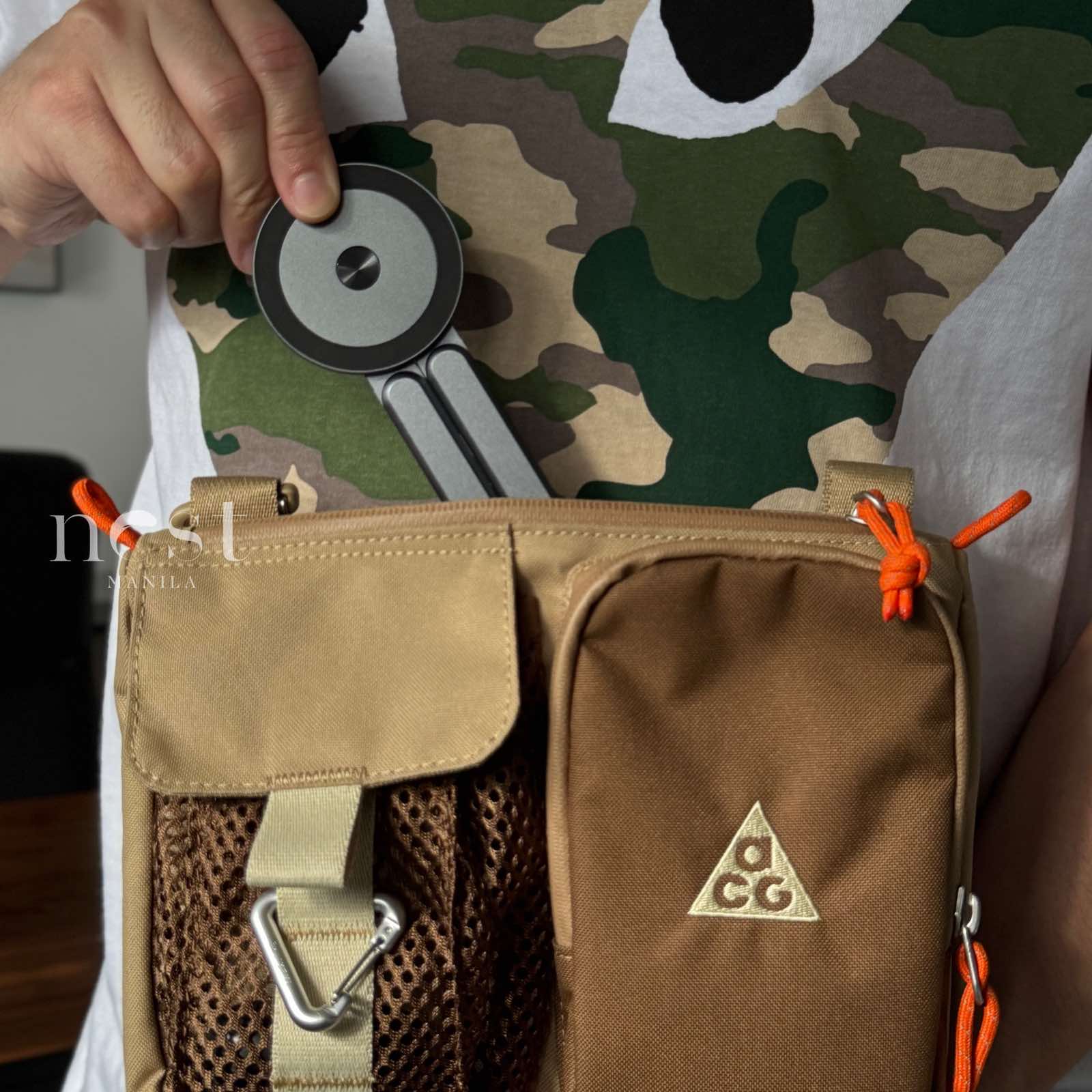 E05 5-in-1 Travel Portable Stand